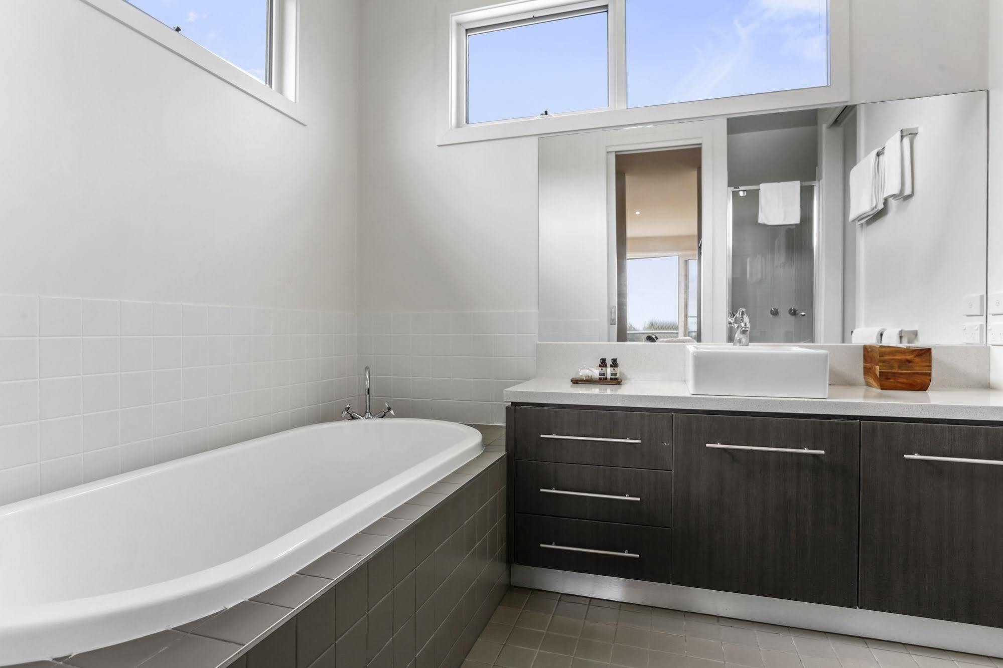 12 Apostles Accommodation Anchors Beach House With Sea Views Port Campbell Eksteriør bilde